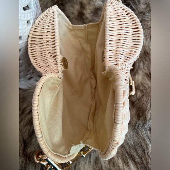 NEW HANDMADE SHELL PURSE🌸 - Picture 3 of 3